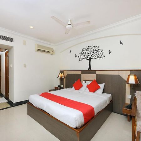 Oyo 1081 Hotel Sindhu International 티루파티 외부 사진