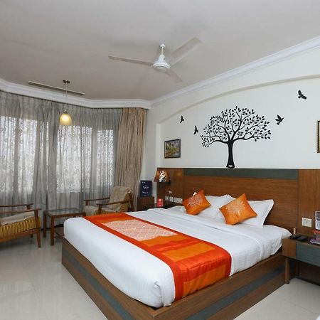 Oyo 1081 Hotel Sindhu International 티루파티 외부 사진