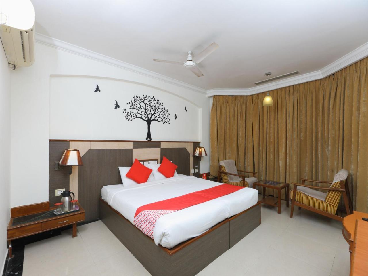 Oyo 1081 Hotel Sindhu International 티루파티 외부 사진