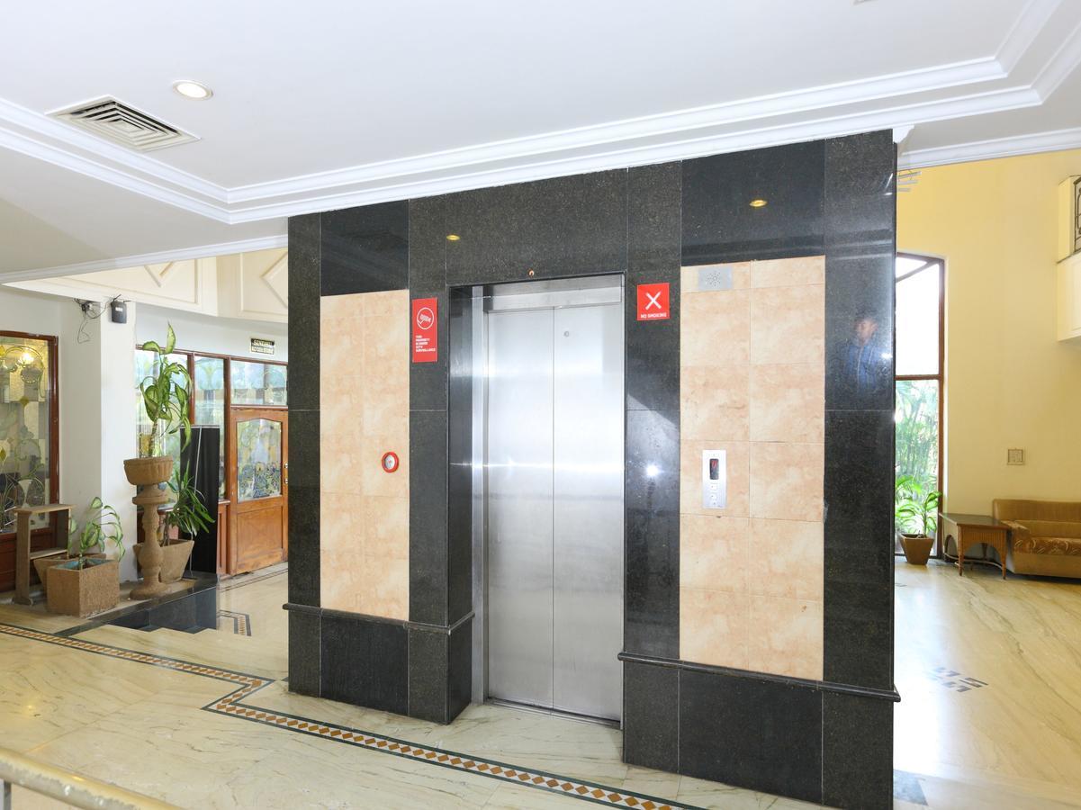 Oyo 1081 Hotel Sindhu International 티루파티 외부 사진