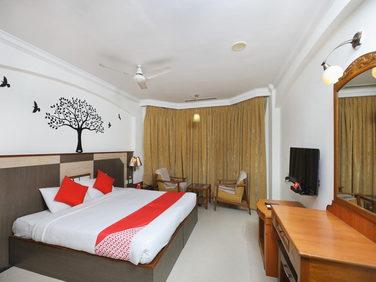 Oyo 1081 Hotel Sindhu International 티루파티 외부 사진