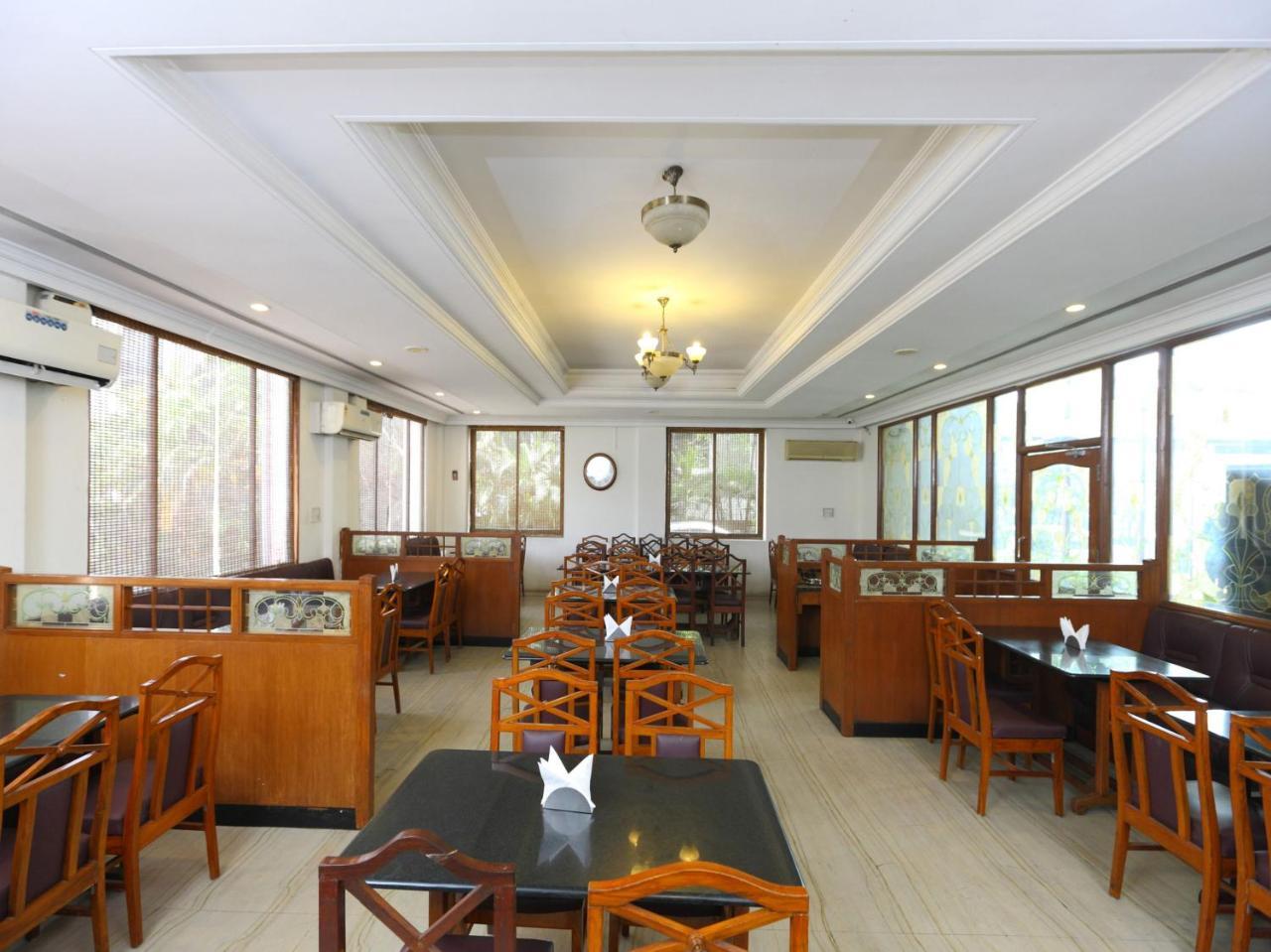 Oyo 1081 Hotel Sindhu International 티루파티 외부 사진