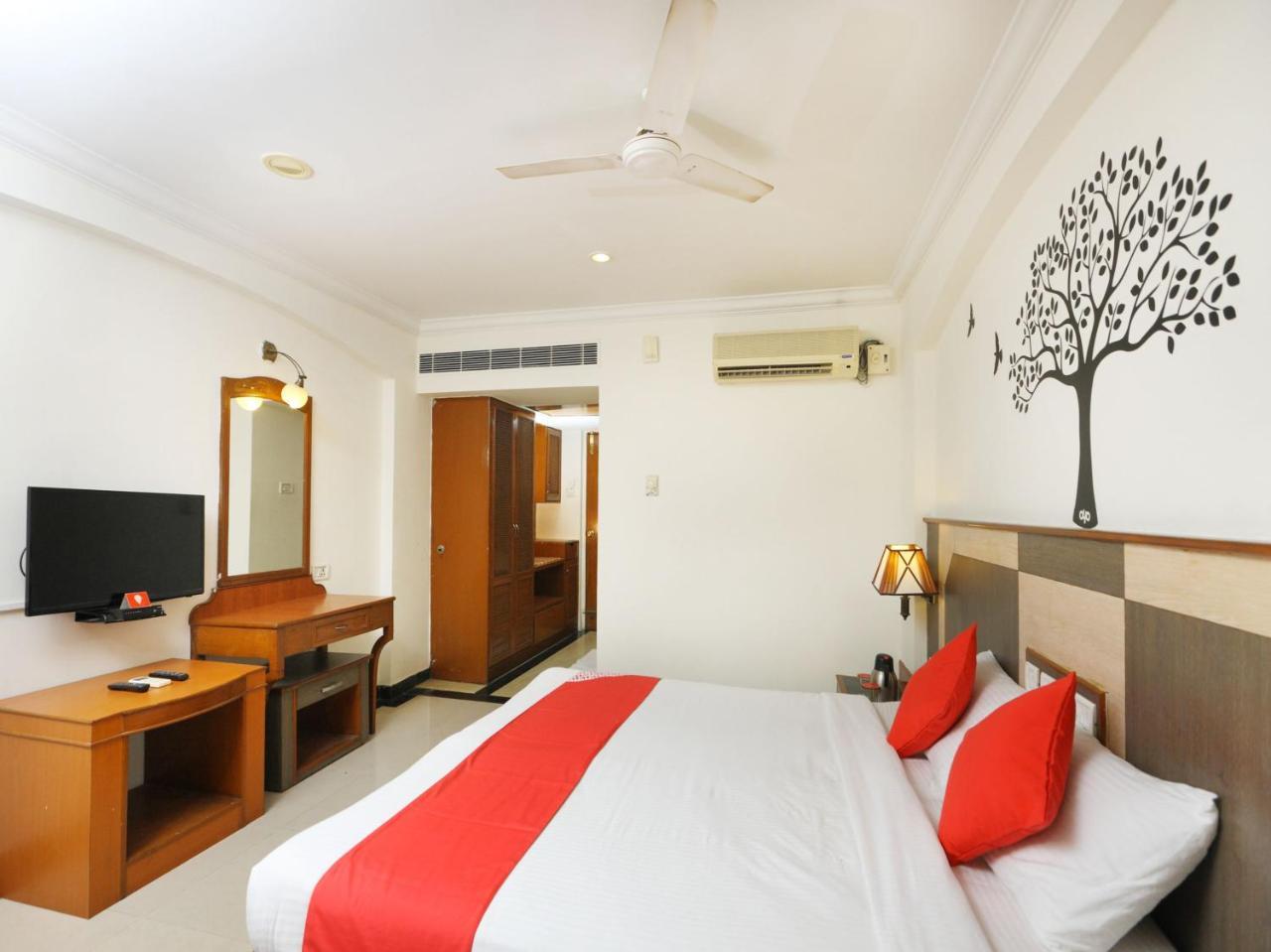 Oyo 1081 Hotel Sindhu International 티루파티 외부 사진