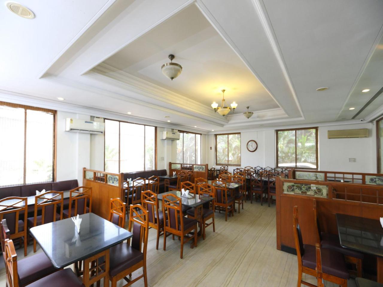 Oyo 1081 Hotel Sindhu International 티루파티 외부 사진