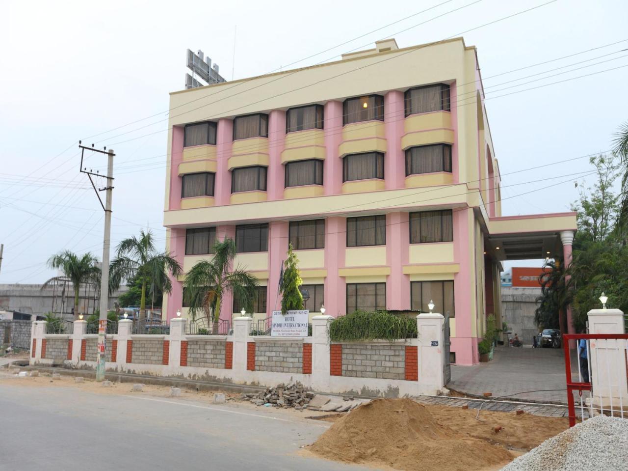 Oyo 1081 Hotel Sindhu International 티루파티 외부 사진