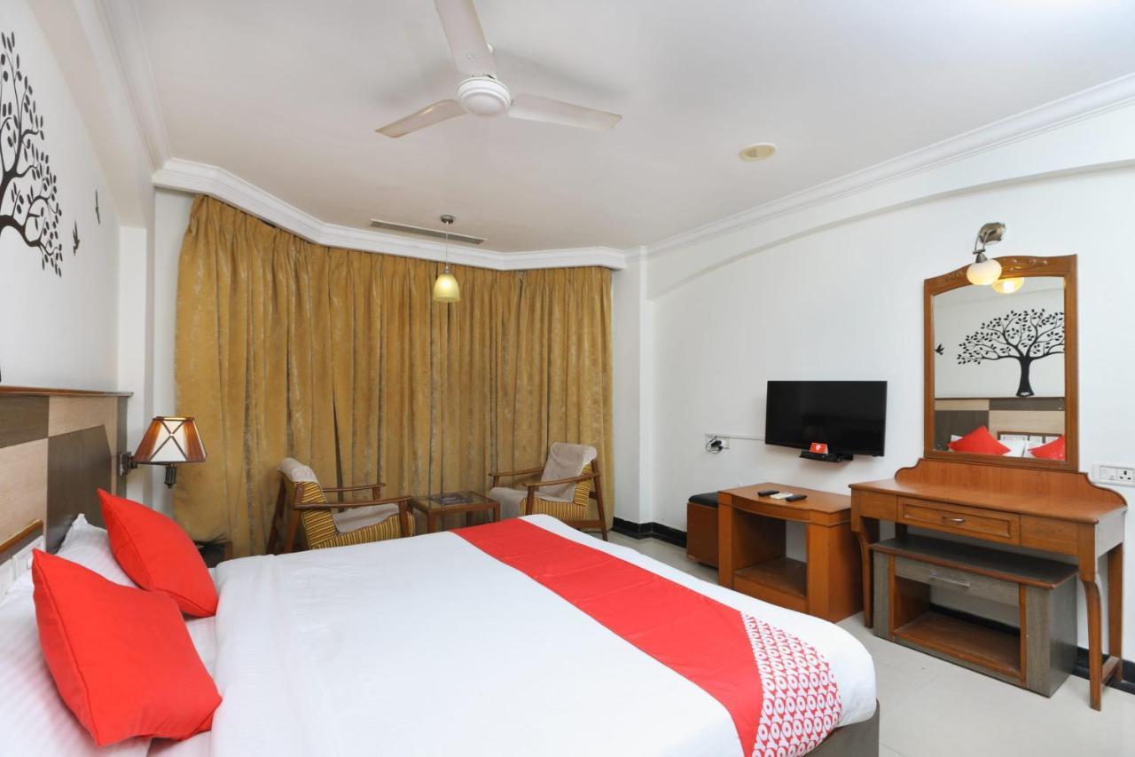Oyo 1081 Hotel Sindhu International 티루파티 외부 사진
