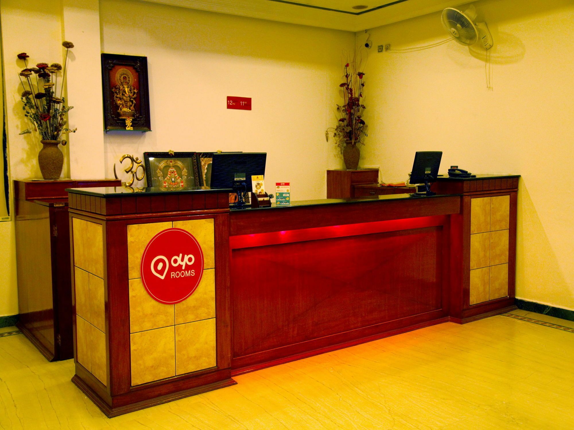 Oyo 1081 Hotel Sindhu International 티루파티 외부 사진